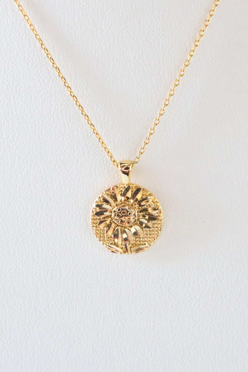 Daisy Gold Pendant Necklace