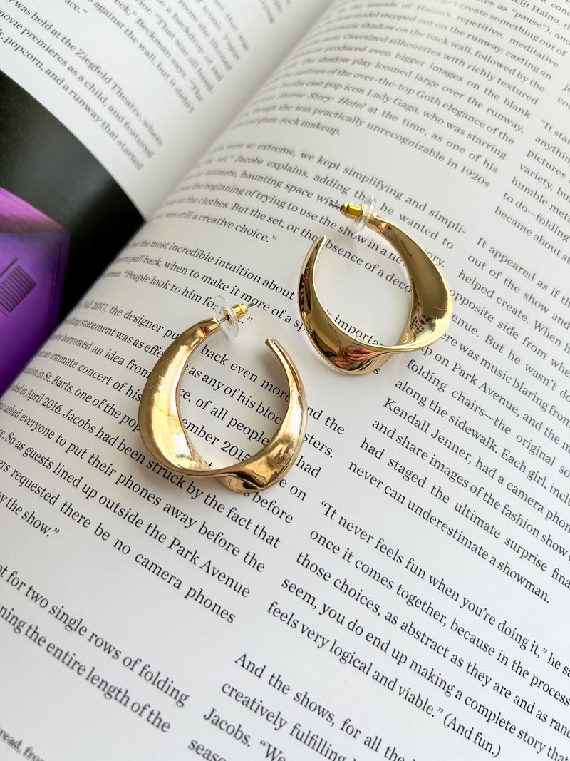 Evie Gold Wavy Hoop Earrings